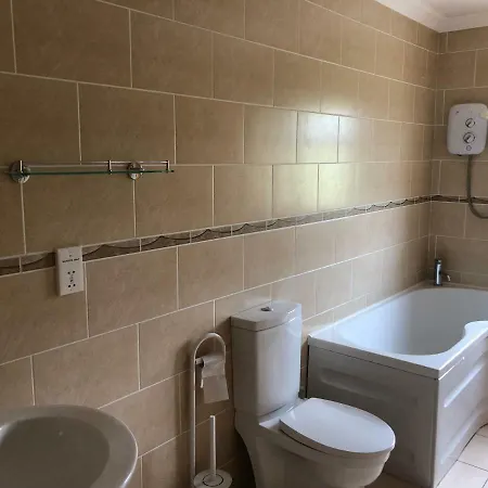 民宿 Ballyhourode House *